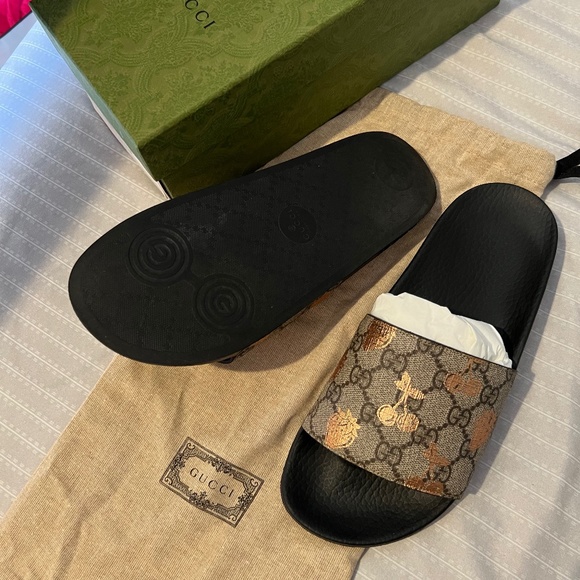 Gucci pool slides - Picture 1 of 2
